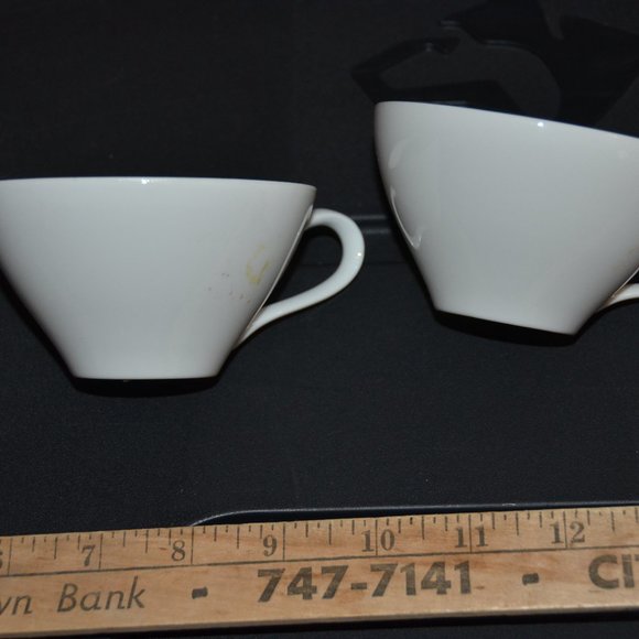 New set of 2 vintage Japanese tea cups solid white teacup from Japan bon… - Picture 2 of 15